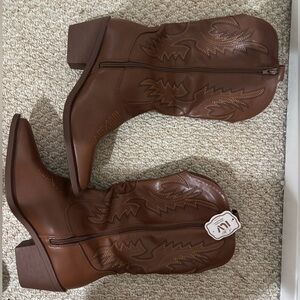 NWT Cowboy Boots
